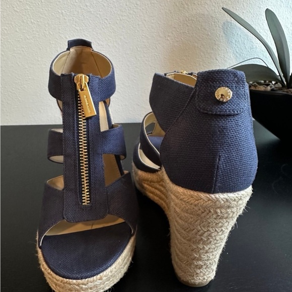 Michael Kors
espadrille wedge sandals - Picture 3 of 5